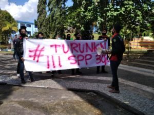 Demo Didepan Rektorat, Mahasiswa UWGM Tuntut Penurunan SPP Hingga 30 Persen