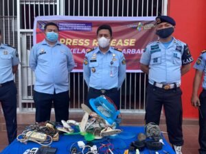 Razia Rutin Lapas Klas IIB Banjarbaru Temukan Barang Terlarang