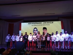 Andi Harun Serahkan SK B1KWK Pada 9 Pasangan Calon di Kaltim