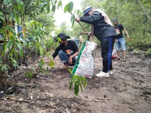Akhirnya, Tumpukan Sampah di Berebas Pantai Sudah Bersih Diangkut