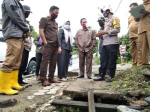 Sidak Di Loktuan, Amir Tosina Dapati Tumpukan Sampah Yang Menyumbat Jalur Drainase