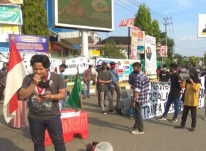 Aliansi Bontang Melawan Gelar Panggung Rakyat Tuntut Pembebasan Tanpa Syarat 2 Mahasiswa yang Ditahan Polresta Samarinda