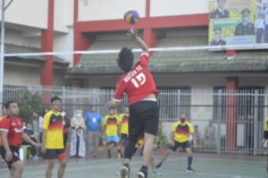 Umpan Bola Open, Quick Maupun Back Attack Mewarnai Laga Persahabatan Antara Rutan Samarinda dan Lapas Tenggarong