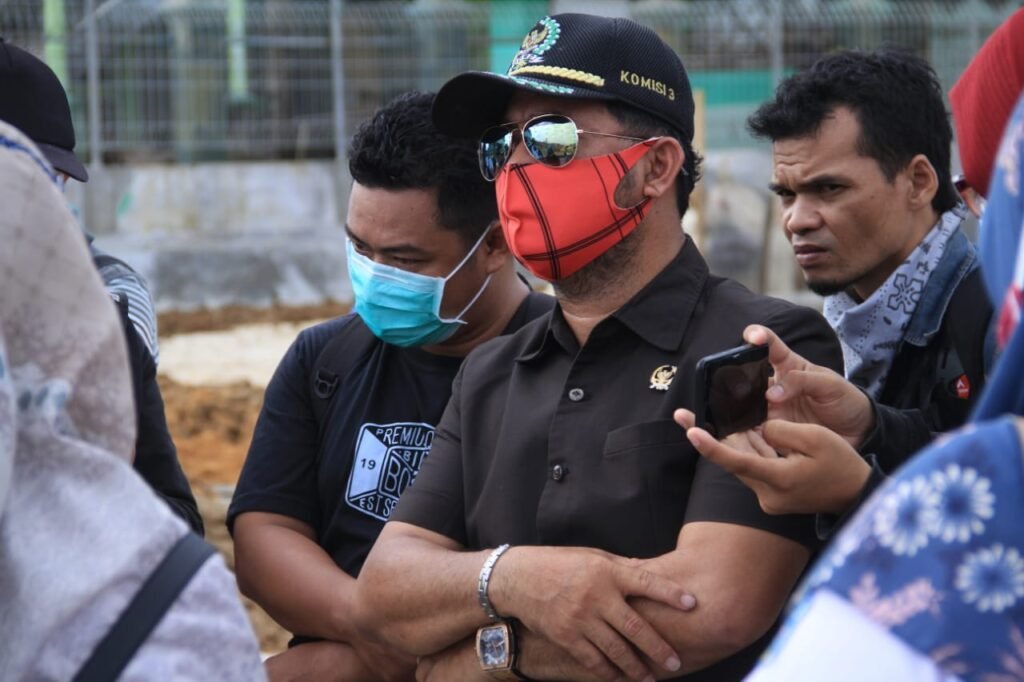 Sidak Proyek Lapangan Sepakbola di Tanjung Laut, Amir Tosina : Proyek Ini Diluar Ekspektasi