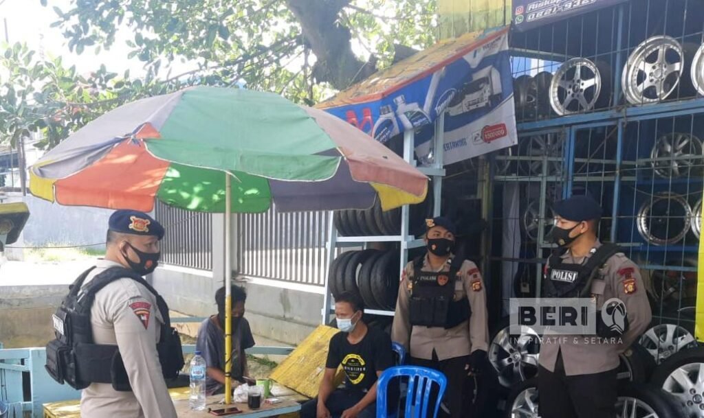 Patroli Sambang, Brimob Batalyon A Pelooir Ajak Masyarakat Balikpapan Jaga Kamtibmas Dan Laksanakan Protokol Kesehatan