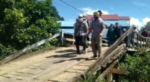 Gotong Royong Jadi Pilihan Untuk Renovasi Jembatan Tua Sungai Payang