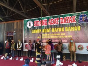 Dianggap Cemarkan Nama Adat Dayak, Tiga Pihak Diputus Denda Adat