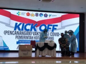 Kick Off Vaksin Sinovac COVID-19, Dandim Bontang Jadi Peserta Pertama