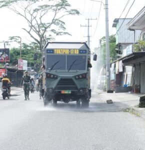 Cegah Penyebaran Covid-19, Yonzipur 17/AD Lakukan Penyemprotan Disinfektan