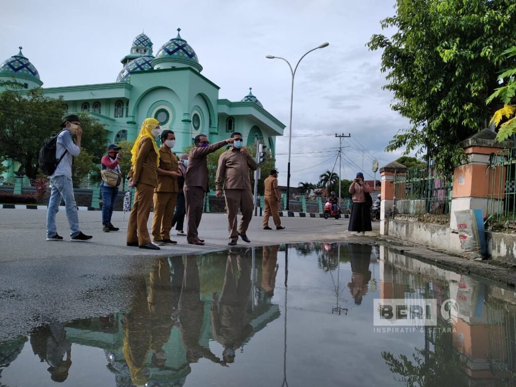 Sering Banjir, Drainase Parit di Tanjung Laut Mampet