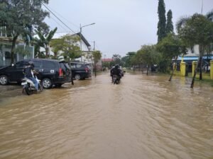 691 Orang Jadi Korban Banjir di Kelurahan Api-Api, 13 Orang Diantaranya Pasien Isoman