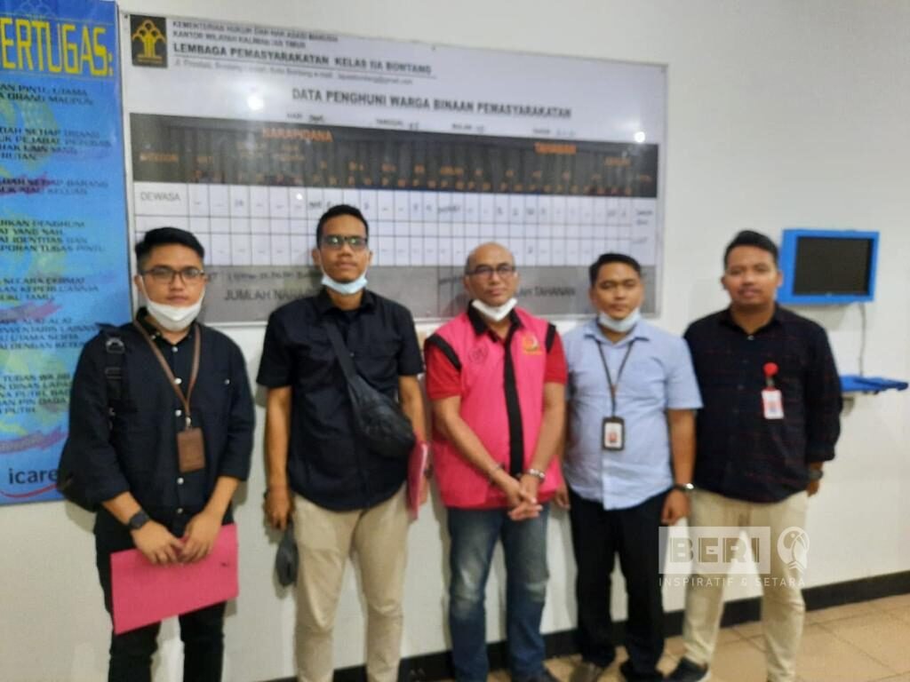 Proses pengantaran terpidana kasus korupsi escalator sekretariat DPRD Bontang, di Lapas Kelas IIA Bontang (doc. Istimewa)