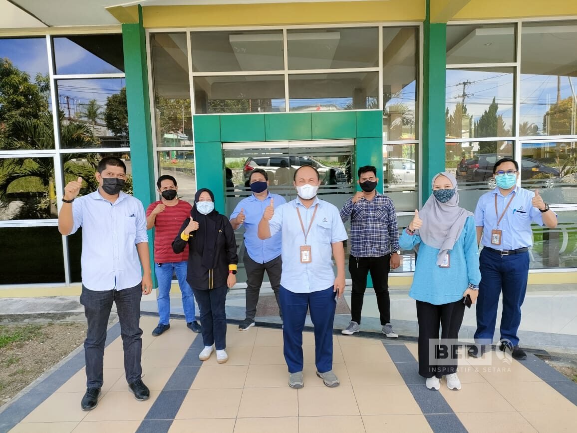 Foto bersama, antara pengurus JMSI Bontang bersama dengan Manager CSR Relation PT. Badak LNG dan Staff