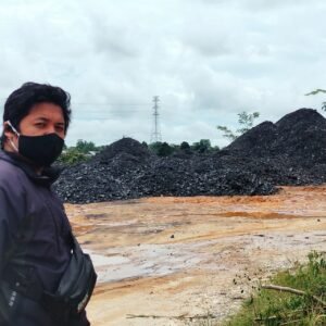 Warga Kaget, Tumpukan Batu Bara Berada Di Tengah Kampung