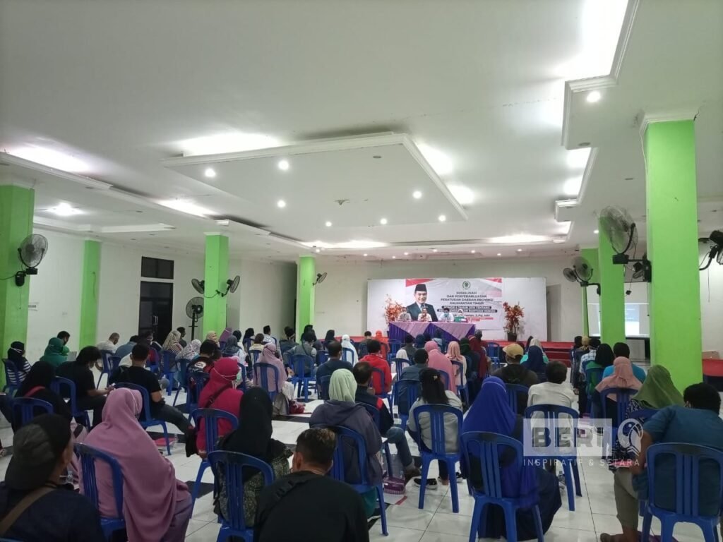 Anggota DPRD Kaltim Maskur Sarmian saat melakukan Sosialisasi Peraturan Daerah (Sosper) nomor 5/2019 tentang Penyelenggaraan Bantuan Hukum, Sabtu (10/04) di gedung Al Islah, jln. A.Wahab Syahranie, Samarinda.