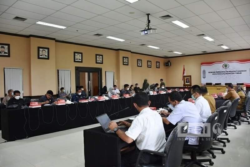 Rapat dengar pendapat DPRD Kaltim bersama Balai Besar Pelaksanaan Jalan Nasional (BBPJN) Wilayah II Kaltimtara, Dinas PUPR Kaltim, dan Dinas PUPR Kota Samarinda. 