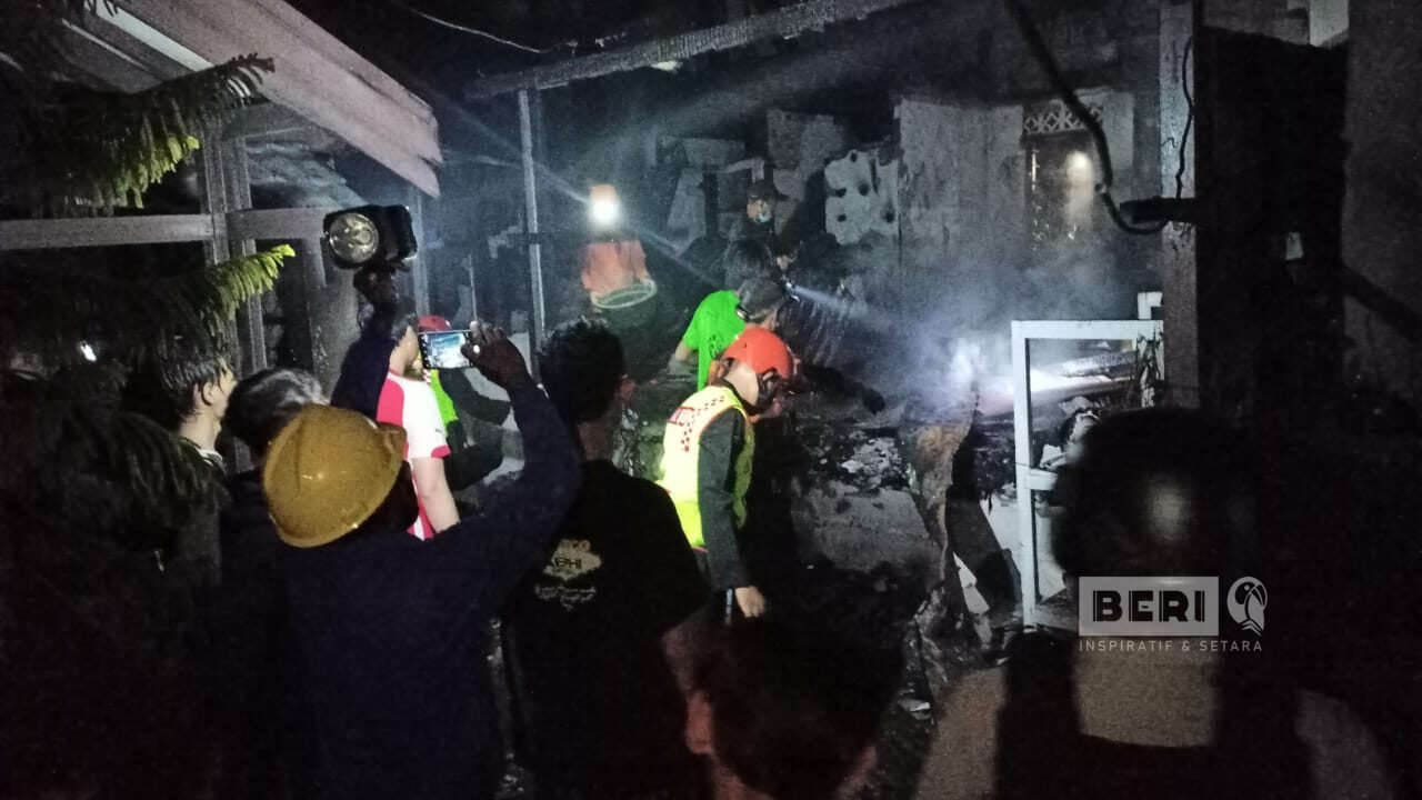 Musibah kebakaran yang terjadi sekitar pukul 02:20 dini hari, Sabtu 24 April 2021, saat menjelang waktu sahur Kelurahan Damai Bahagia Balikpapan Selatan. (Shinta/beri.id)