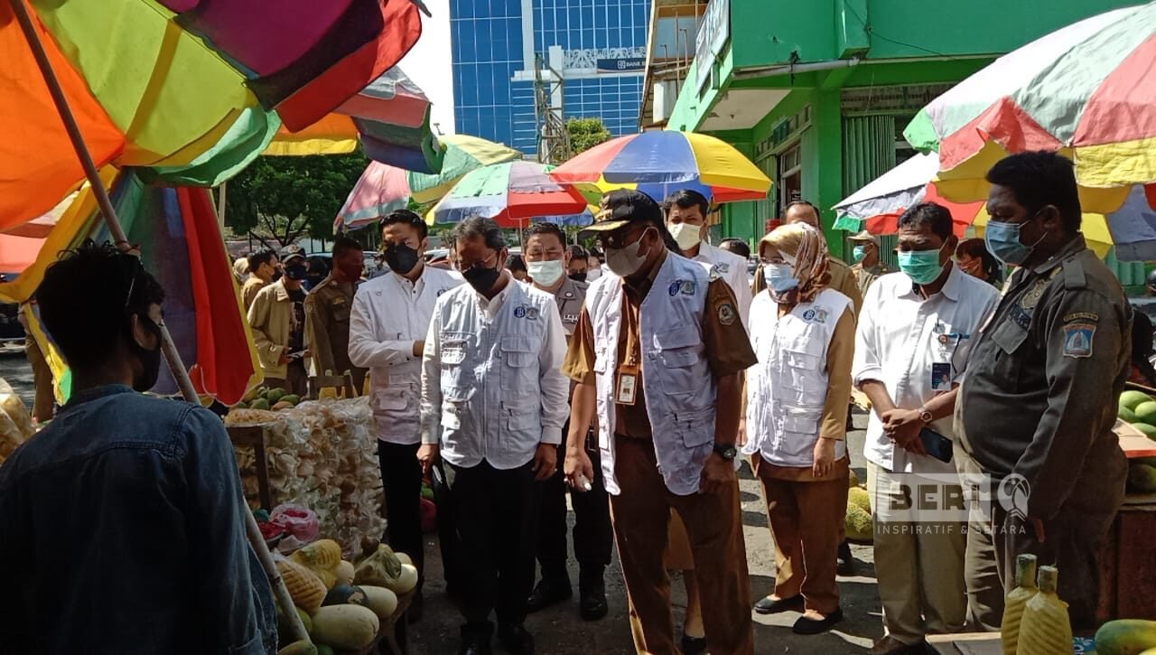 Walikota Balikpapan HM Rizal Effendi hari ini melaksanakan inspeksi mendadak (Sidak) salah satu pasar tradisional di kota Balikpapan yaitu pasar klandasan, yang terletak di jalan Jend. Sudirman, Balikpapan kota (Balkot).