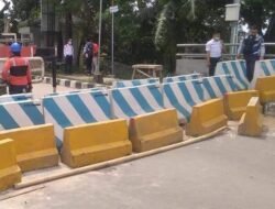Gegara Nekat Dilintasi Warga, Jembatan Mahkota II Dipasangkan baried Berlapis