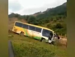 Bus Antara Kota Alami Kecelakaan Tunggal Dijalur Tol Balikpapan-Samarinda