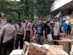 Ratusan PKL di Area Pasar Pandan Sari Ditertibkan