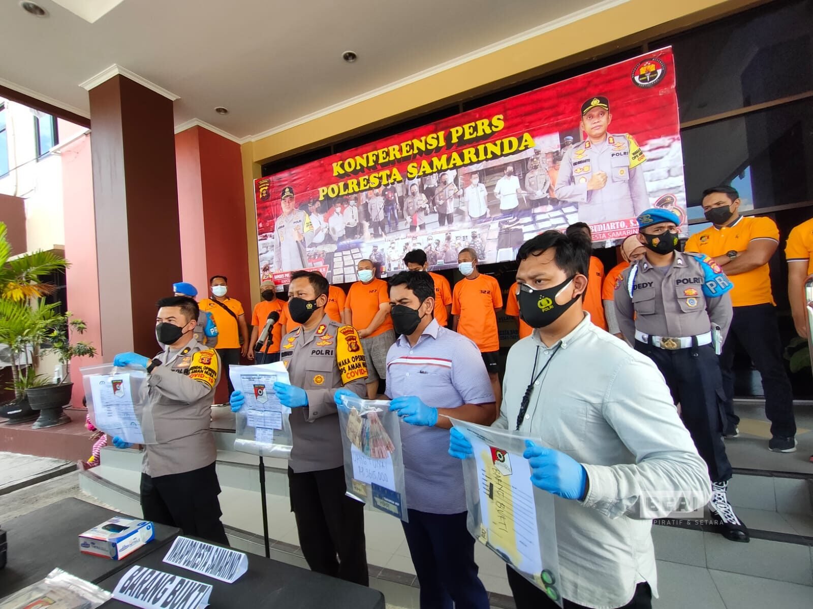 Melihat Cara Kerja Komplotan Pemalsuan Kartu Vaksin Dan PCR di Samarinda