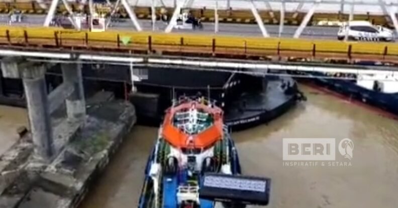 Jembatan Mahakam Samarinda Kembali Ditabrak Ponton Batu Bara | Beri.id