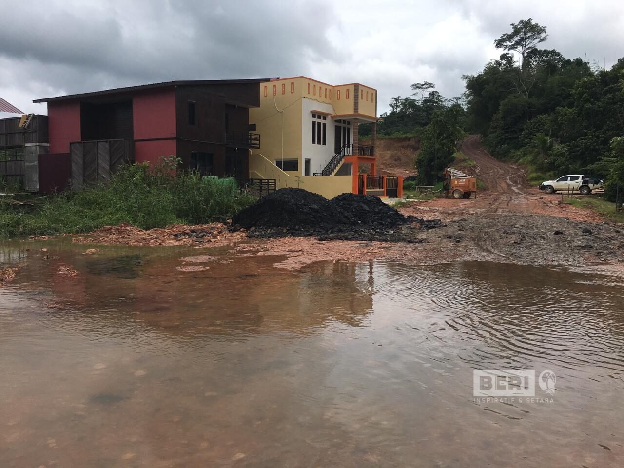 Banjir Lumpur Dan Batu Rendam Kawasan Muang Dalam. ©Dodi/beri.id