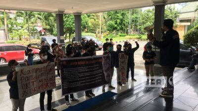 Aksi BEM Fisip Unmul pada HUT ke - 59 tahun