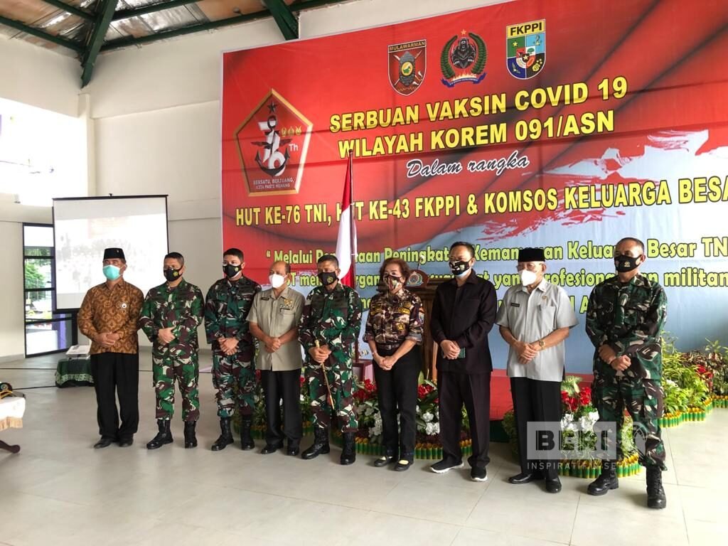 Kegiatan serbuan Vaksin covid-19 di gedung Stimik Widya Cipta Dharma oleh Korem 091/ Aji surya Natakesuma, Senin (04/10/21). ©Dodi/beri.id