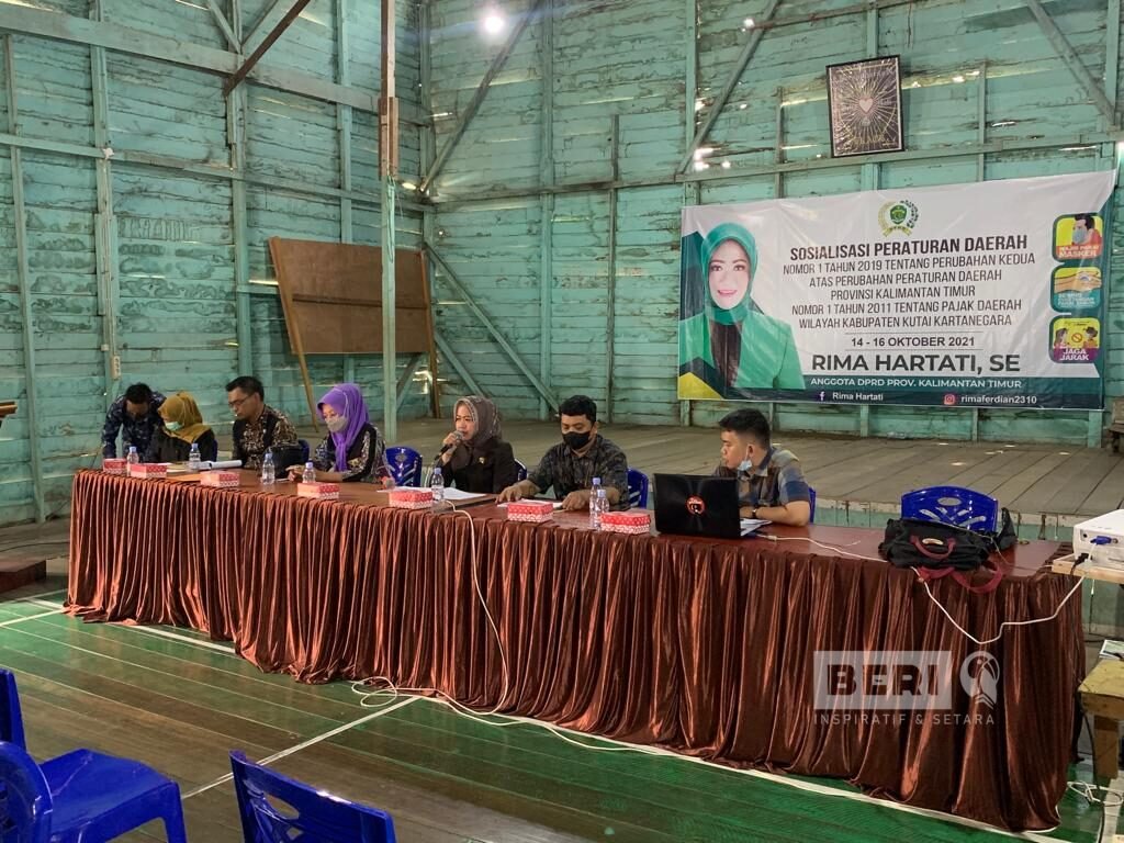 Anggota DPRD Kaltim Rima Hartati saat melakukan sosialisasi Perda di Desa Loa Pari, Tenggarong Seberang, Kutai Kartanegara. ©Jifran/beri.id