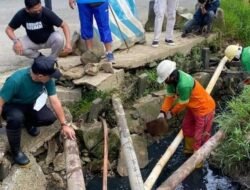 Upaya Tanggulangi Banjir, Wawali Ikut Kerja Bakti Bersihkan Drainase