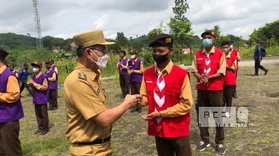 Wakil Walikota Samarinda, Rusmadi Usai Sambutan Menyambangi Satu-Persatu Kader Pramuka Yang Mengikuti Pelatihan Kesiapsiagaan Bencana. ©Dodi/beri.id