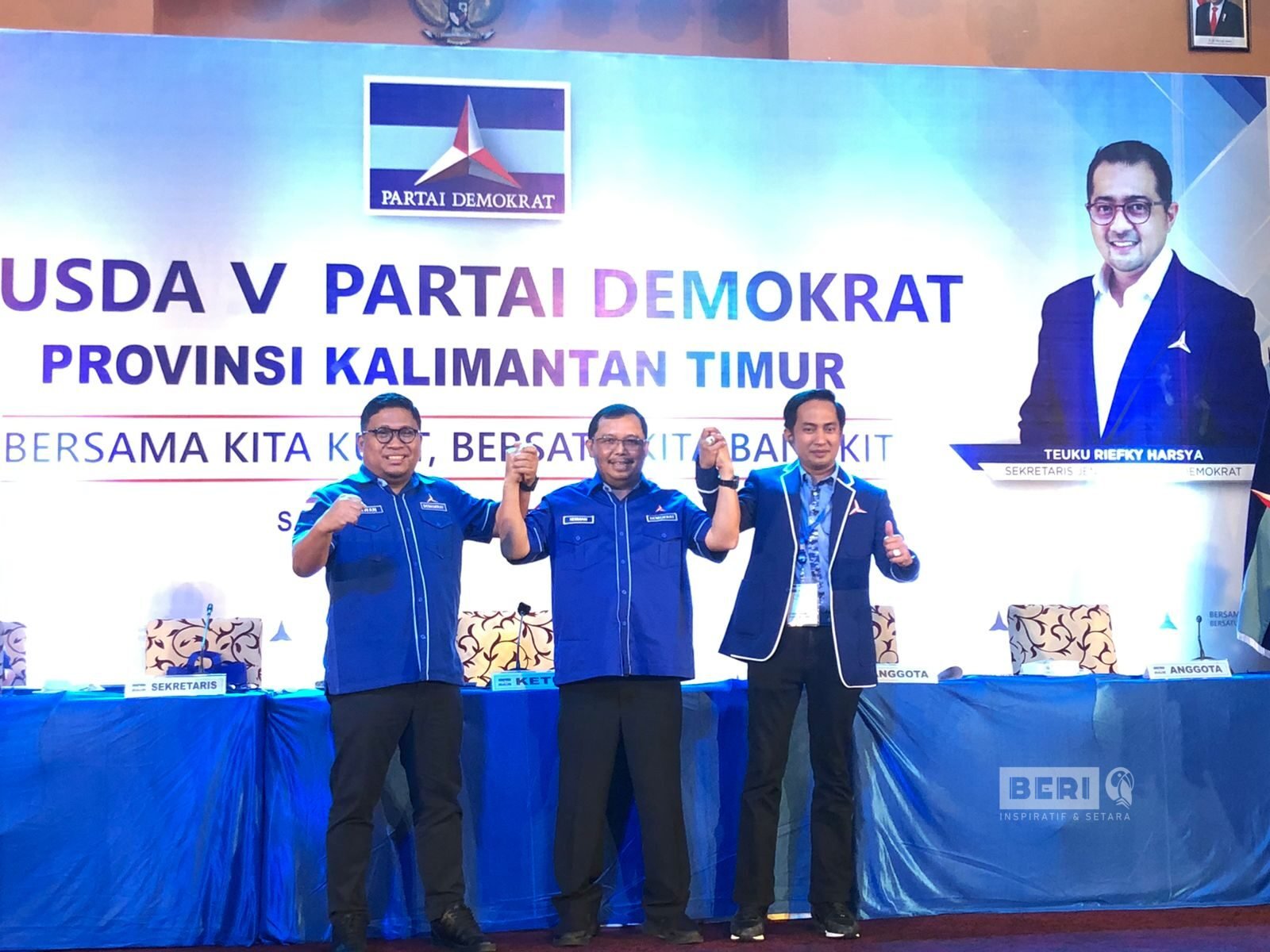 Foto : Kepala BPOKK DPP Demokrat, Herman(tengah), Irwan (kiri) dan Abdul Gafur Mas’ud (kanan) Dua Bakal Calon Ketua DPD Partai Demokrat Kaltim. ©Dodi/beri.id