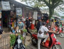 Patroli Brimob Sambang dan Dialogis dengan Pedagang Pasar Sepinggan