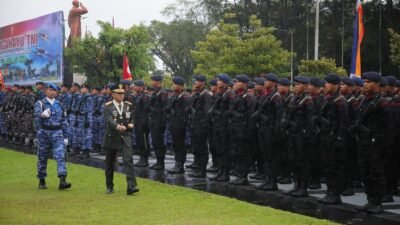 Peringati HUT TNI ke-77, Satu Kompi Brimob Polda Kaltim Ikuti Upacara di Makodam VI Mulawarman