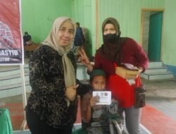 Ely Hartati Rasyid Gelar Khitanan Massal di Anggana