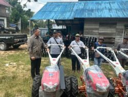 Serahkan Bantuan Hand Traktor Kepada 13 Kelompok Tani, Seno Aji: Bisa Dampak Positif Pertumbuhan Pertanian di Kukar