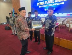 PERMAPENDIS Nobatkan Prof. Zamroni (UINSI) sebagai “Pemimpin Inspiratif” di Konferensi UNUJA
