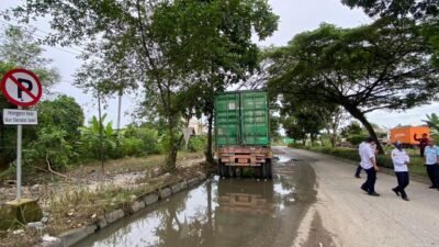 20 Unit Peti Kemas Sepanjang TPK Palaran-Simpang Bantuas Ditindak Dishub Samarinda