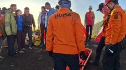 Jatuh Saat Turun dari Puncak Rinjani, Pendaki Asal Malaysia Dievakuasi Pakai Helikopter