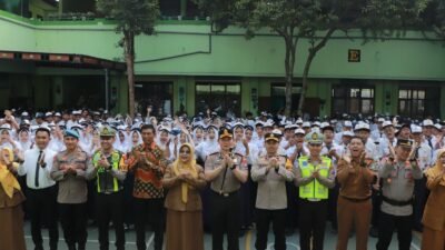 Cegah Penyalahgunaan Narkoba, Kapolres Ponorogo Pimpin Upacara di SMPN 4 